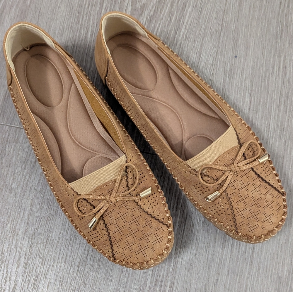 Women's Tan Leather Loafers Size 7